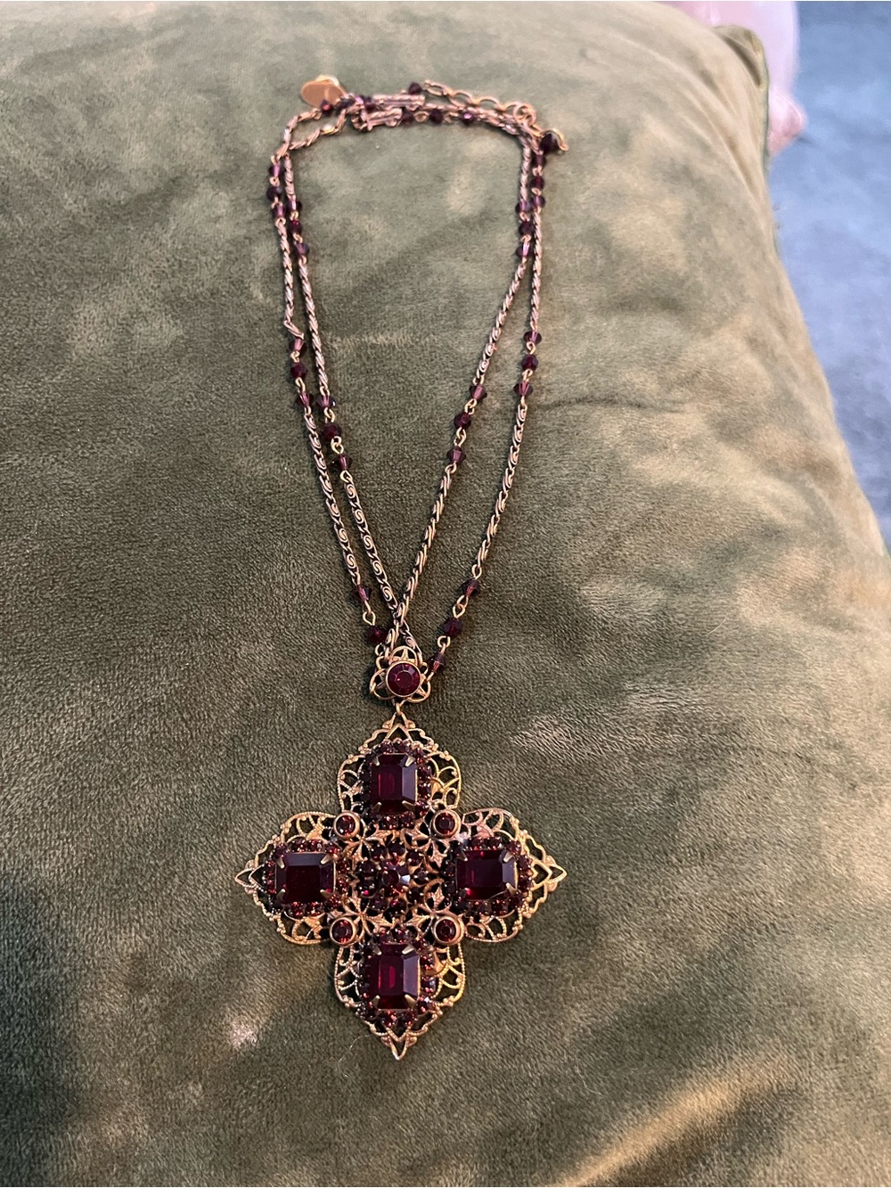 Vintage-Inspired Gold Necklace withRed Gemstone Pendant and matching earrings